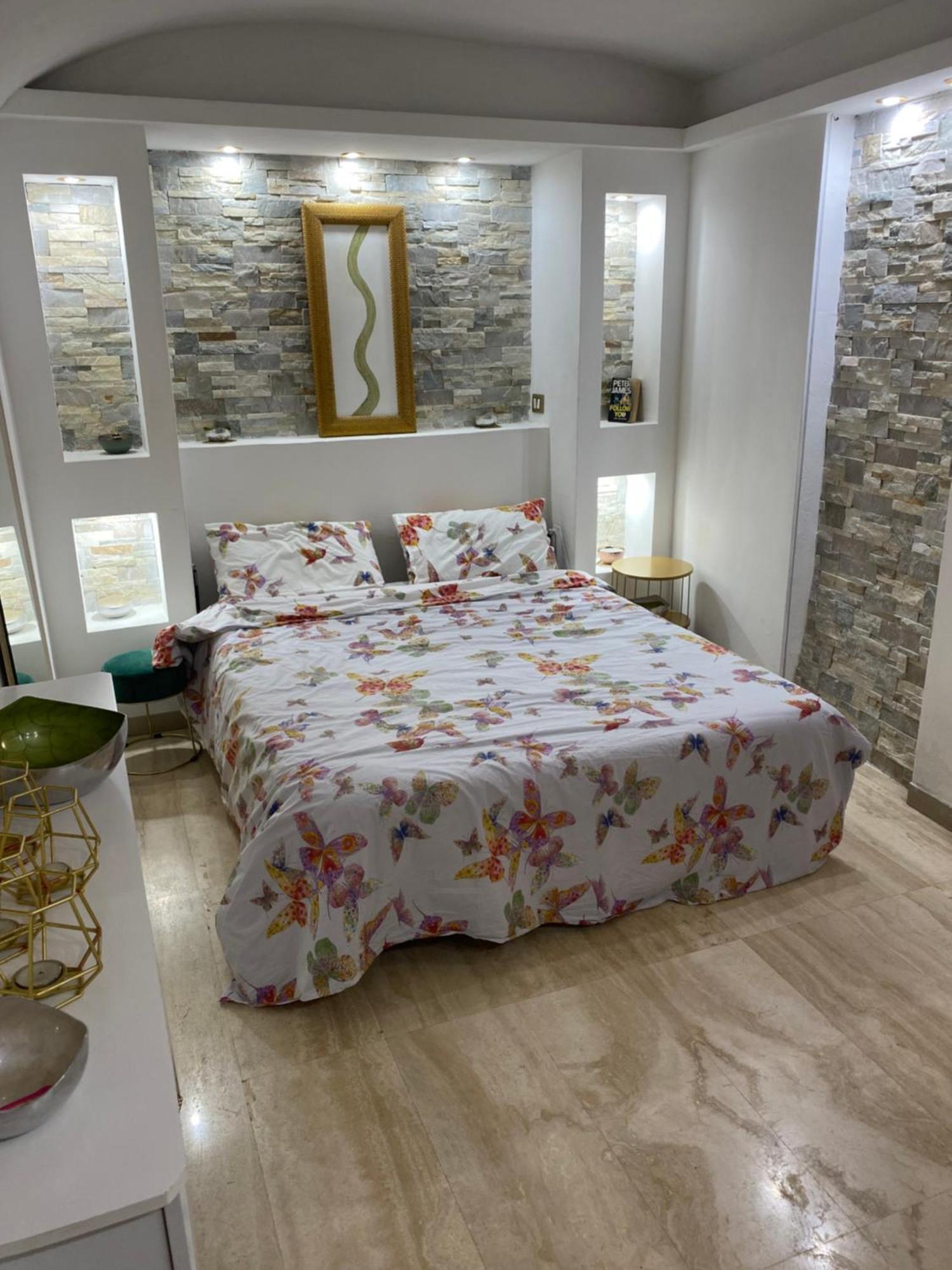 Exotic Elegant Apartment Rom