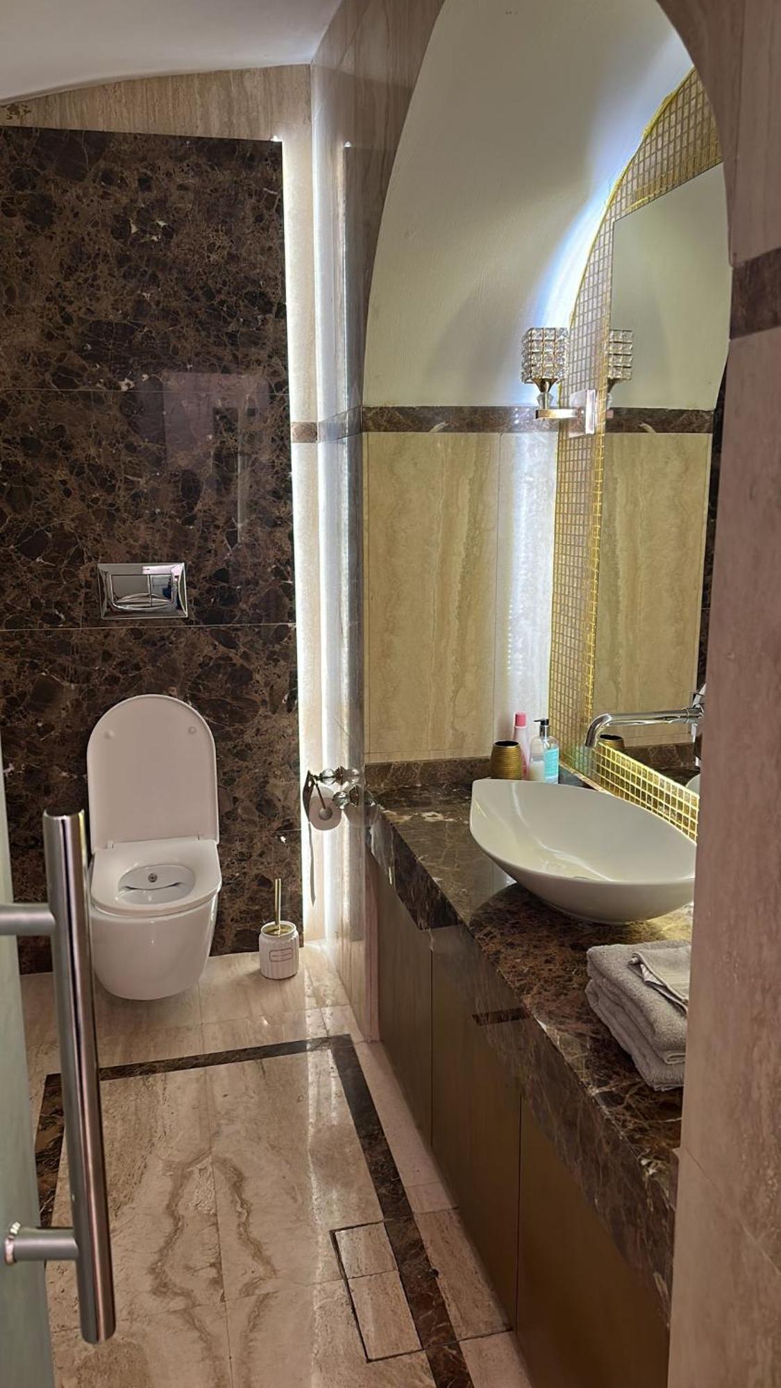 Apartment Exotic Elegant Rom